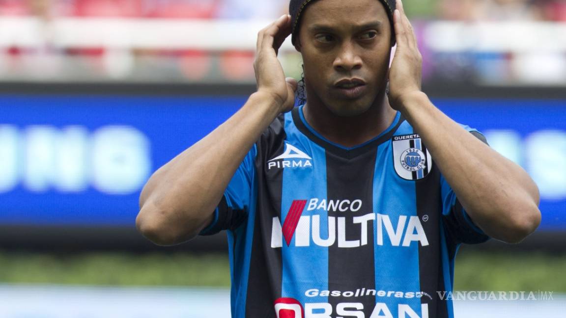 Ronaldinho aplica una gambeta a los jarochos, cancela su partido de homenaje en el 'Pirata'