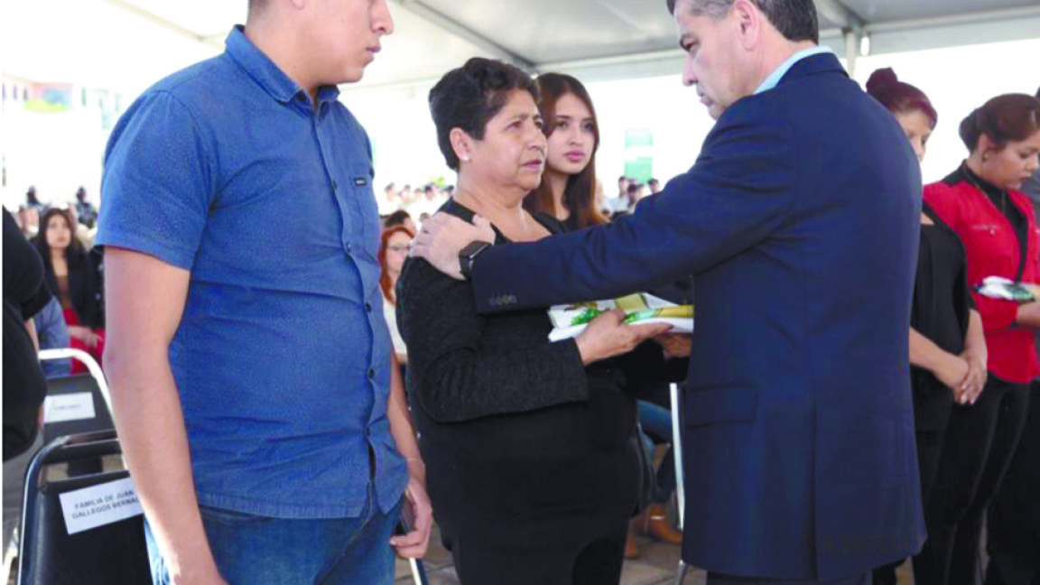 Honran a oficiales caídos; Gobernador de Coahuila refrenda apoyo