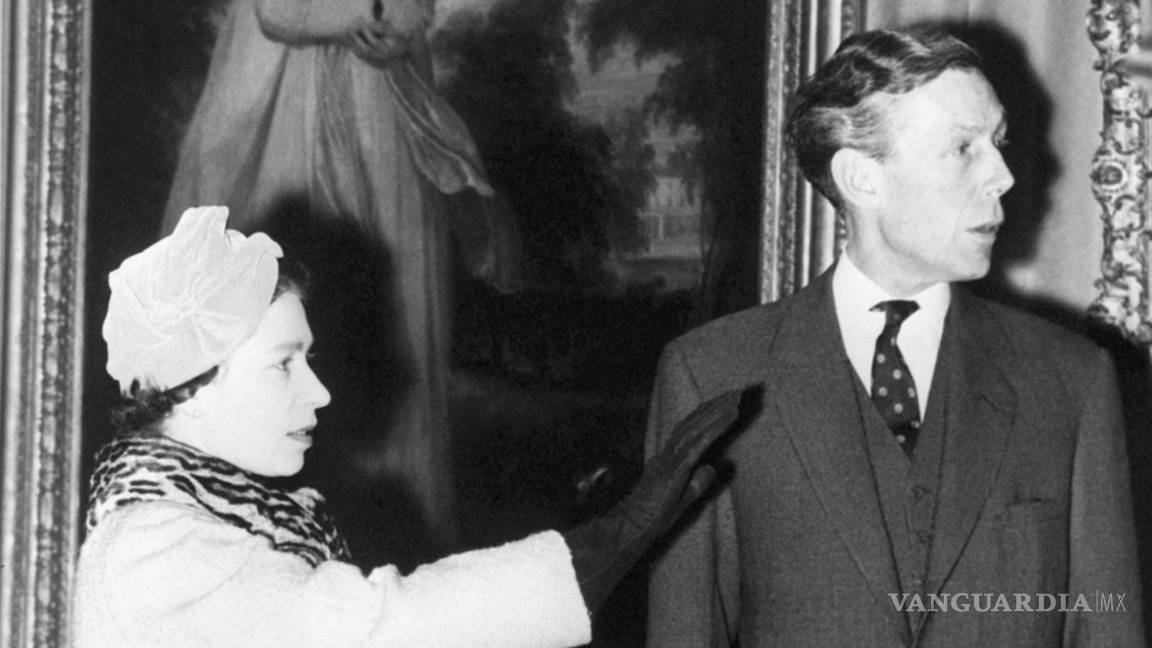 Ocultó el MI5 a Isabel II casi una década que uno de sus asesores era un espía soviético