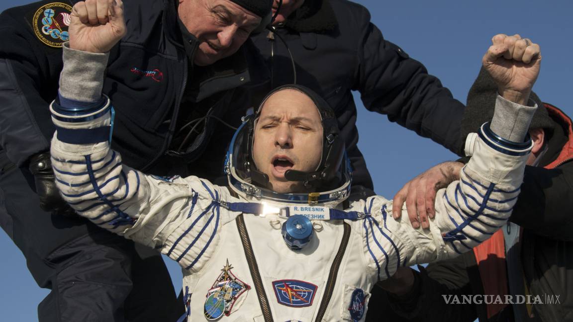 Tres astronautas de la EEI aterrizan con éxito en Kazajstán