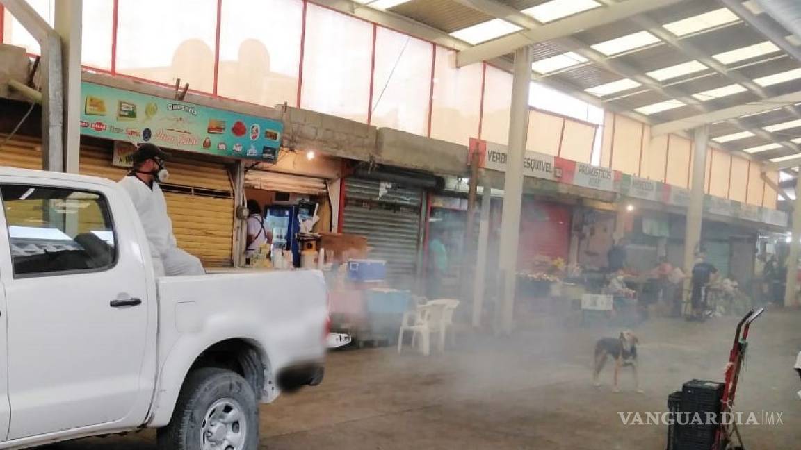Salud Municipal de Torreón sanitiza espacios públicos en colonias