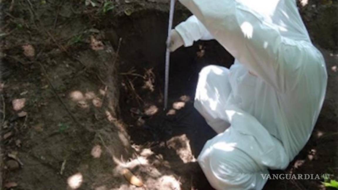 $!Lamentan nivel de maldad en Veracruz; familiares identifican ropa de bebés en fosas