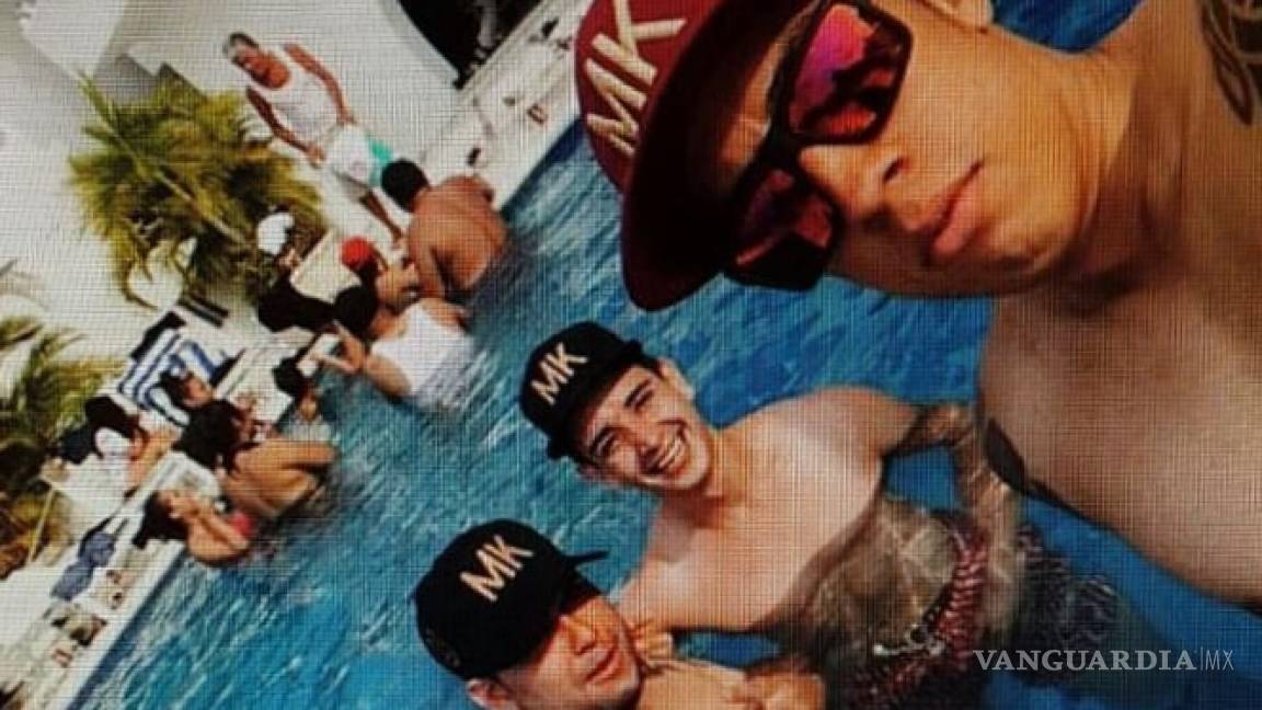 $!'Narcomoda'... traficantes fabrican playeras y gorras con el logo de sus cárteles