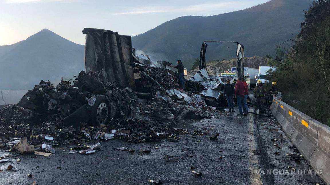 Tráiler cargado de alcohol paralizó la carretera 57 Saltillo-Los Chorros por 4 horas