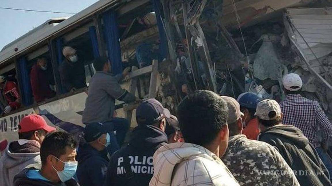 $!Reportan 19 muertos y 30 heridos tras choque de autobús contra casa en Edomex (video)