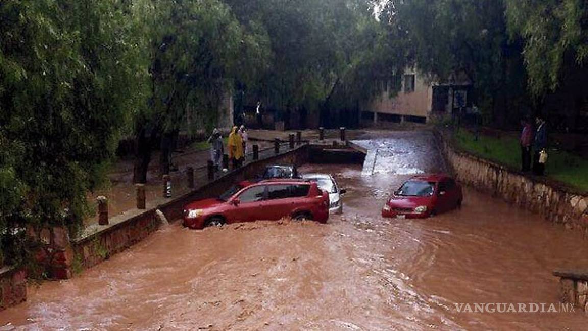 Rescatan a 4 menores en Zacatecas atrapados en inundaciones