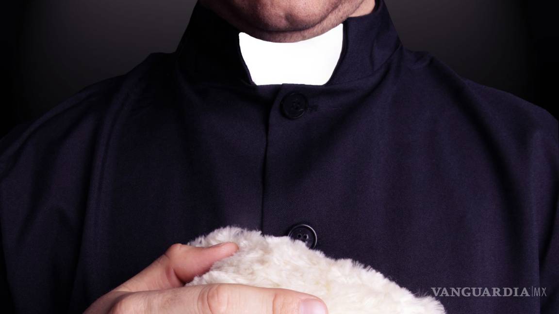 Destapan 300 casos de &quot;sacerdotes depredadores&quot; en EU