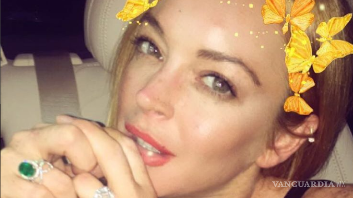 Lindsay Lohan aún luce anillo de compromiso