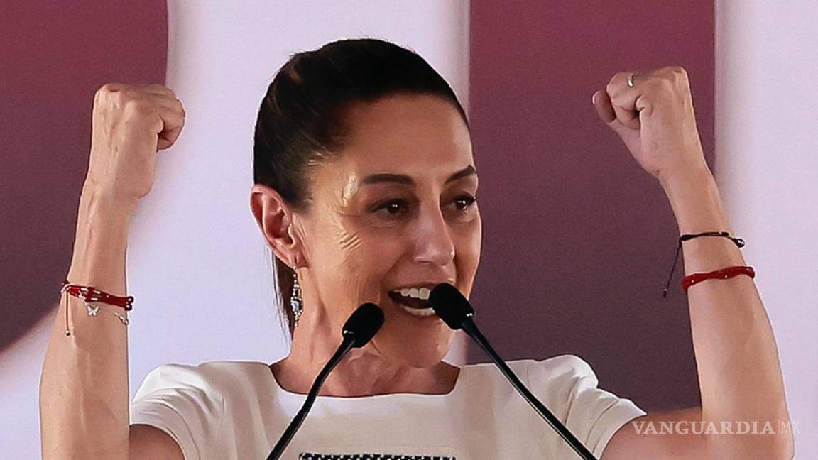 $!La candidata oficialista a la presidencia de México, Claudia Sheinbaum, participa en un acto de campaña este lunes en Ciudad de México (México).
