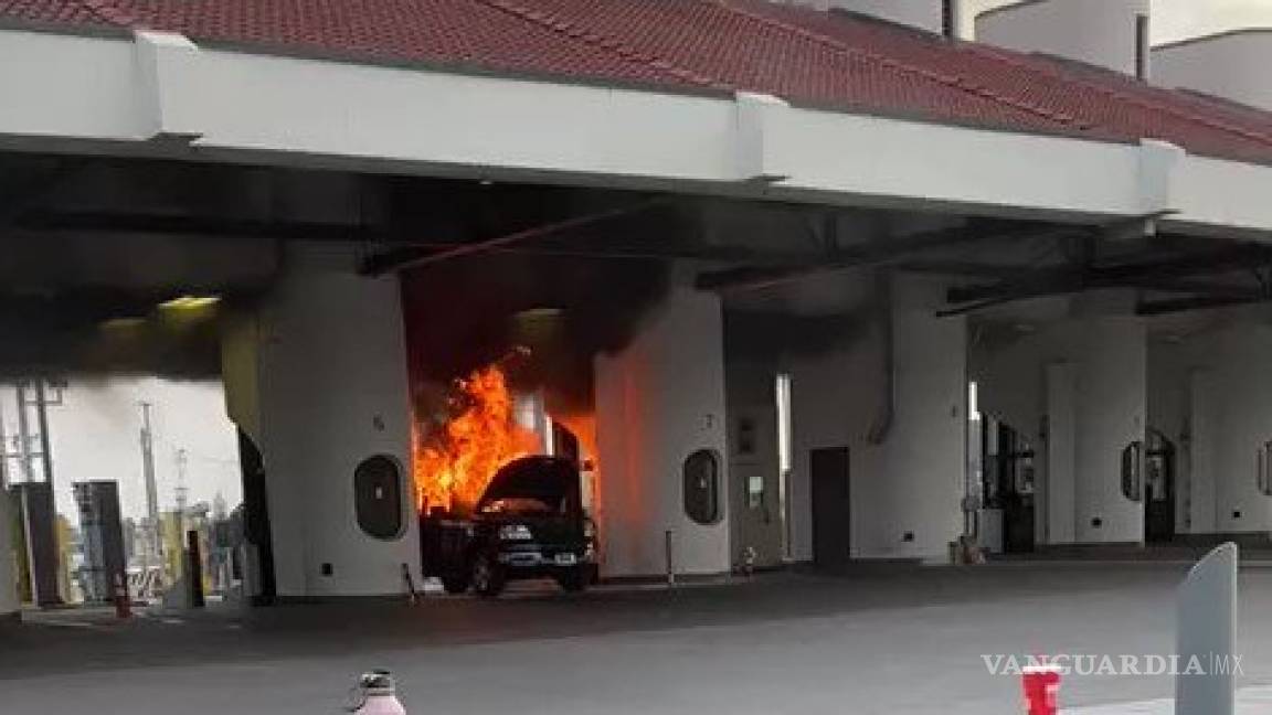 Camioneta se quemó en puente internacional de Nuevo Laredo, no fue por una bomba
