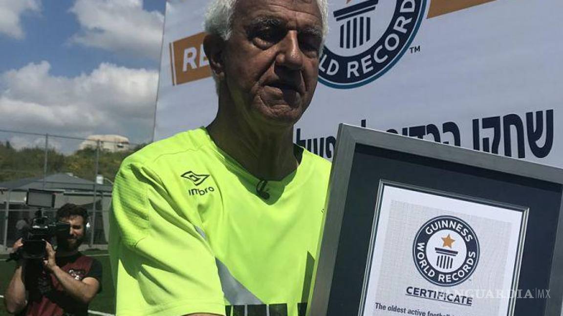 Hombre de Israel rompe récord como el jugador de futbol más viejo del mundo