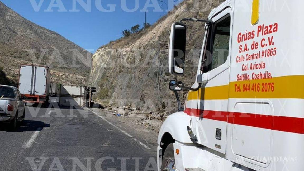 $!Colisión de tráileres deja a un hombre amputado; circulación permanece cerrada en Los Chorros