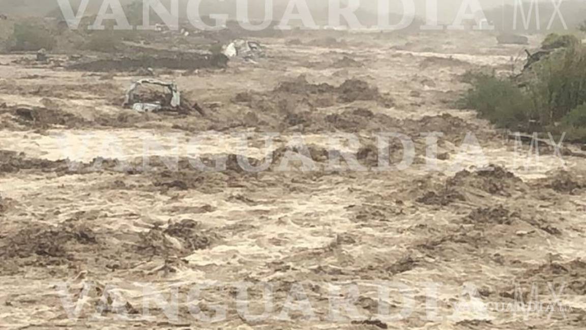 $!Ubican camioneta donde viajaba familia en Arteaga; tres personas siguen desaparecidas