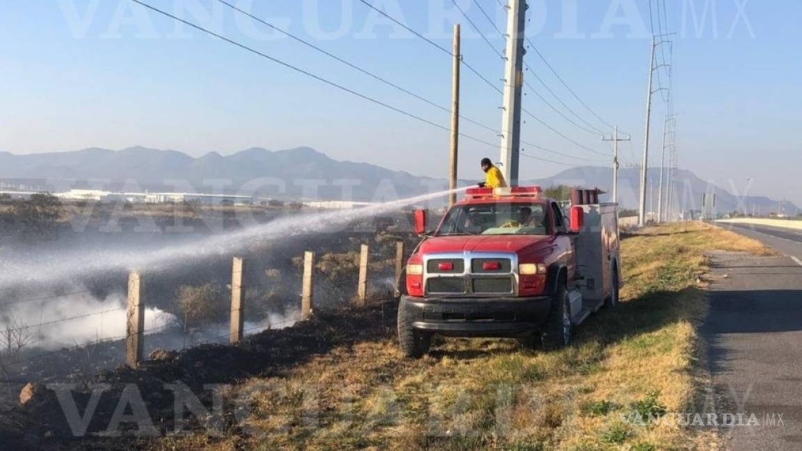 Incendio en Derramadero moviliza a bomberos de Saltillo