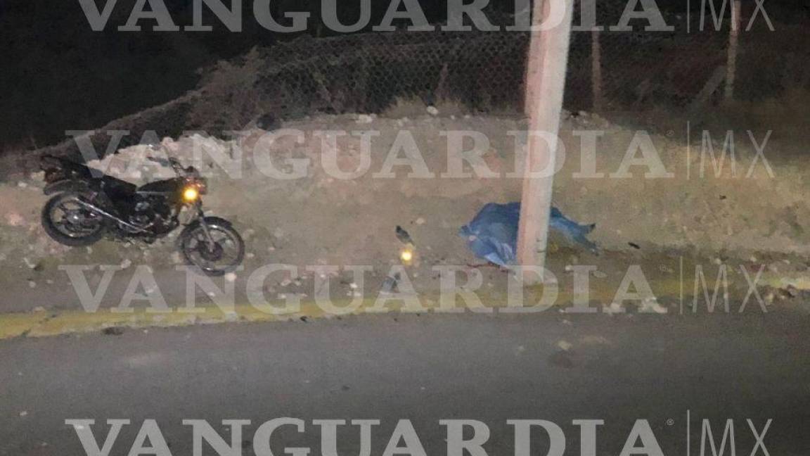 $!Motociclista muere tras impactarse contra poste de concreto en Ramos Arizpe