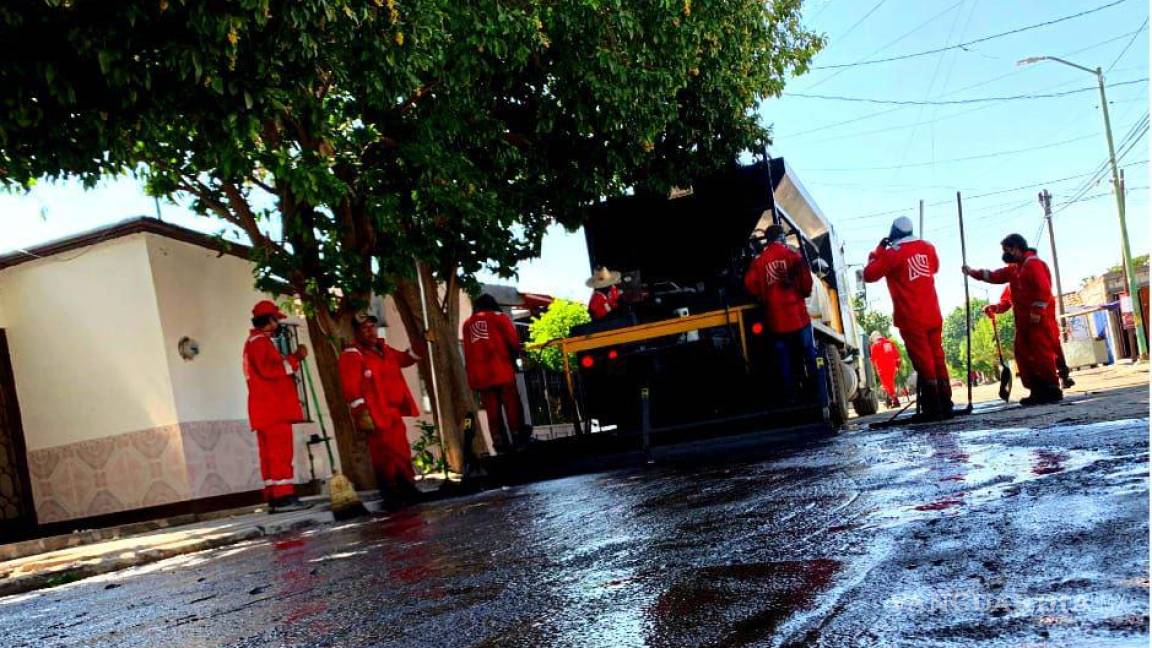 Torreón: avanzan trabajos de bacheo y colocación de micro carpeta
