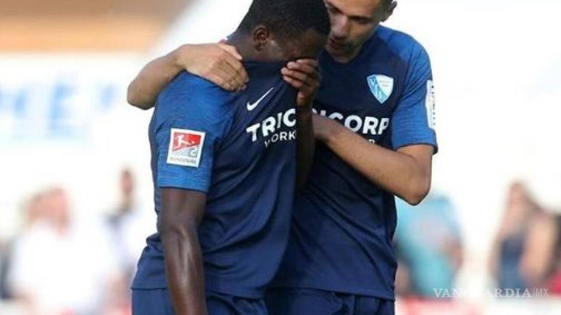 Jugador de 20 años sale llorando de un partido en Alemania tras insultos racistas