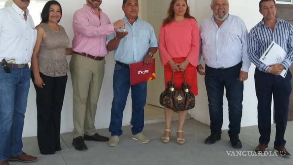 Entregan en Torreón casa del sorteo entre contribuyentes cumplidos