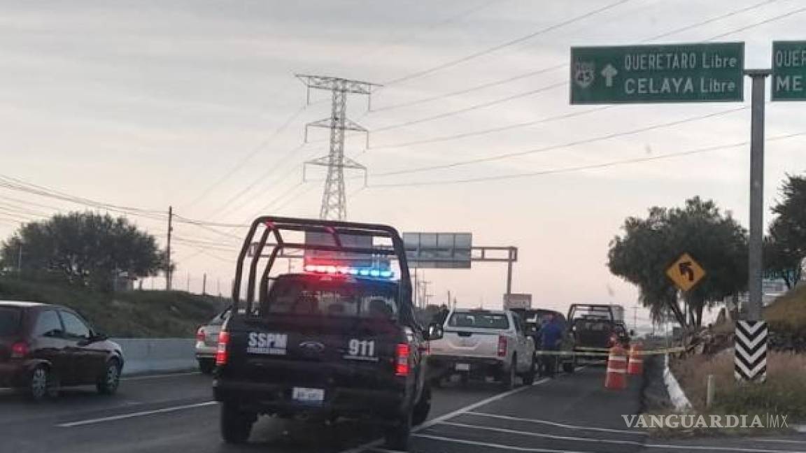 Policías tratan de detener auto en carretera de Querétaro y les disparan