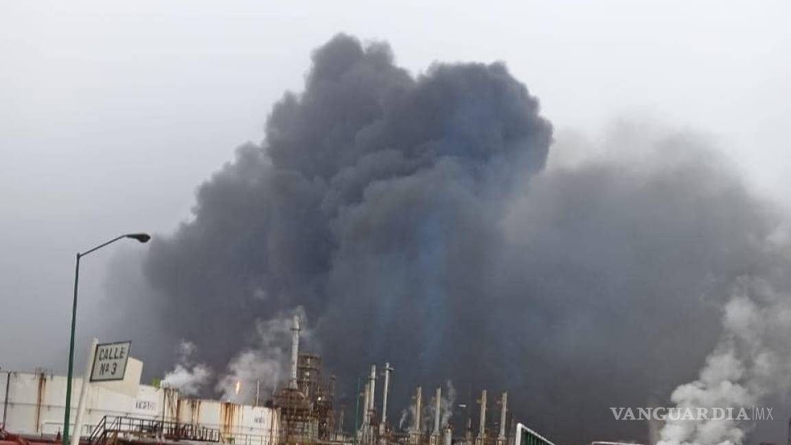 Incendio en refinería de Pemex en Oaxaca dejó dos muertos