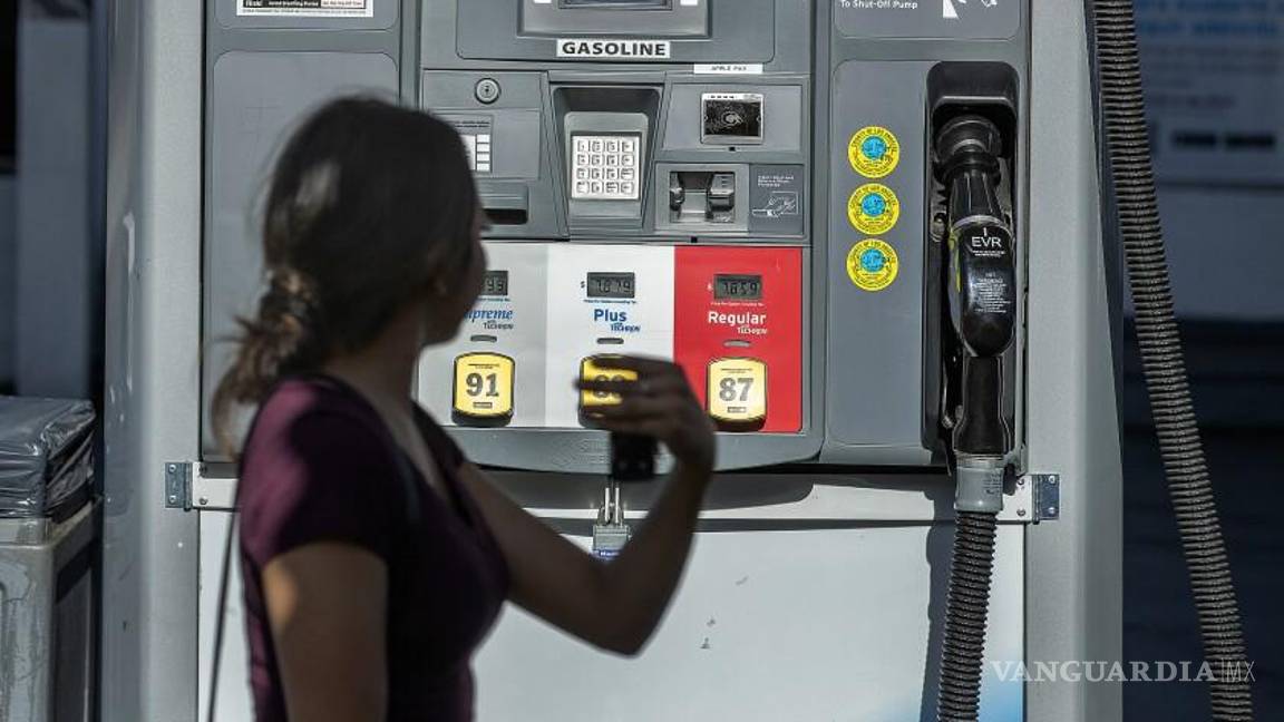 Gasolina sigue bajando... en EU, vuelve a nivel de antes de la guerra en Ucrania