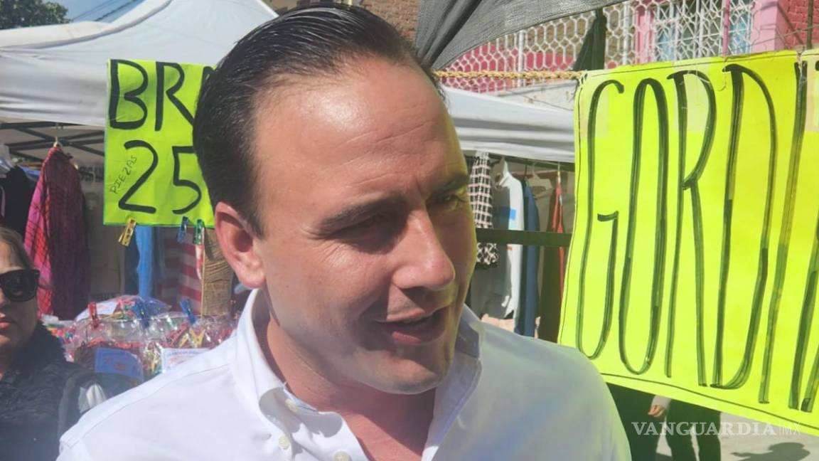 Recorre Manolo Jiménez el tianguis de La Rosita en Torreón