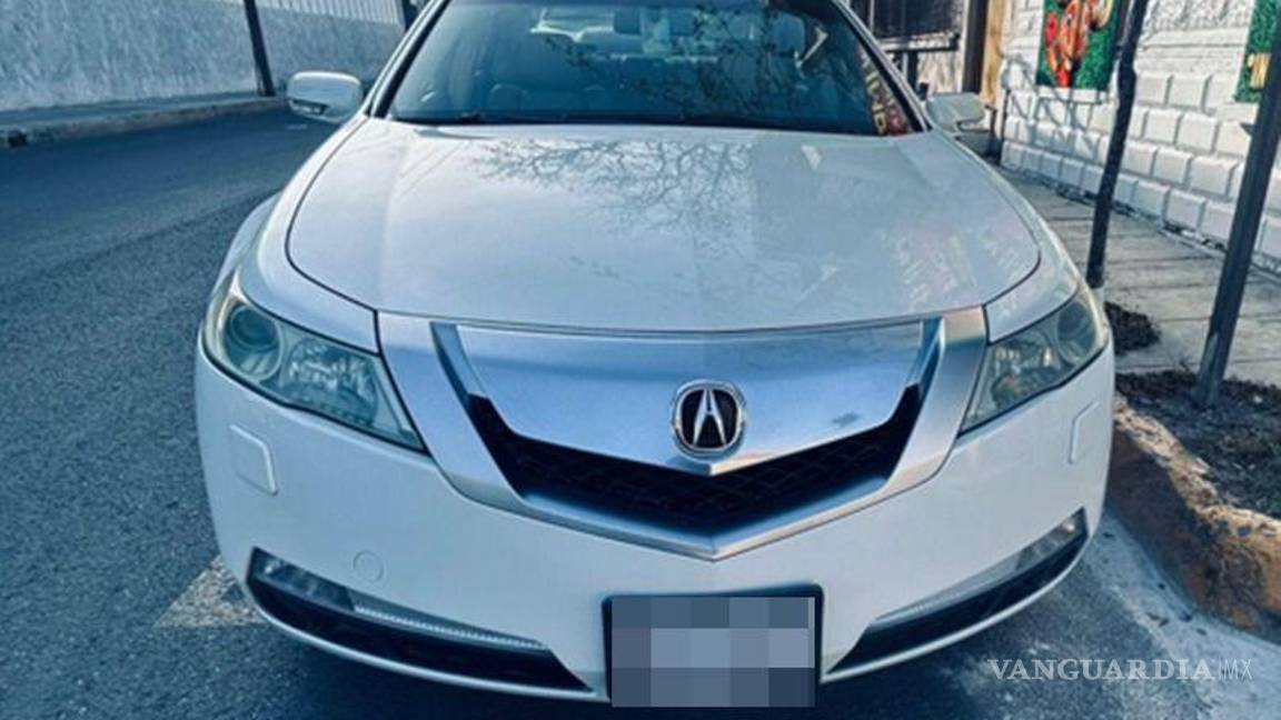 $!En el automóvil fueron localizados varios envoltorios con una sustancia con características del cristal.