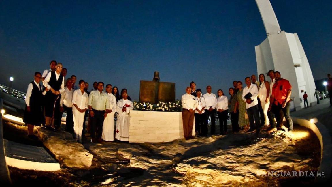 Develan monumental escultura de la Biblia en el Cerro de la Bartola en Monclova