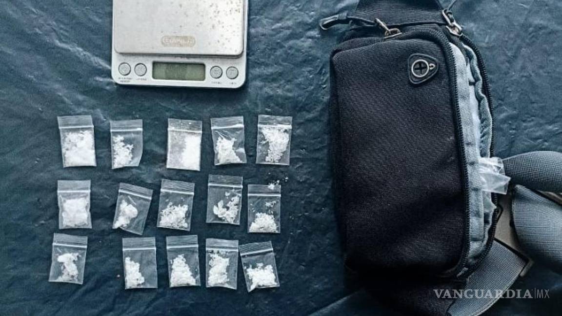 $!La mujer acudió a buscar a su expareja sentimental y ésta la acusó por amenazas; sin embargo, al ser detenida le encontraron diversas dosis de cristal.