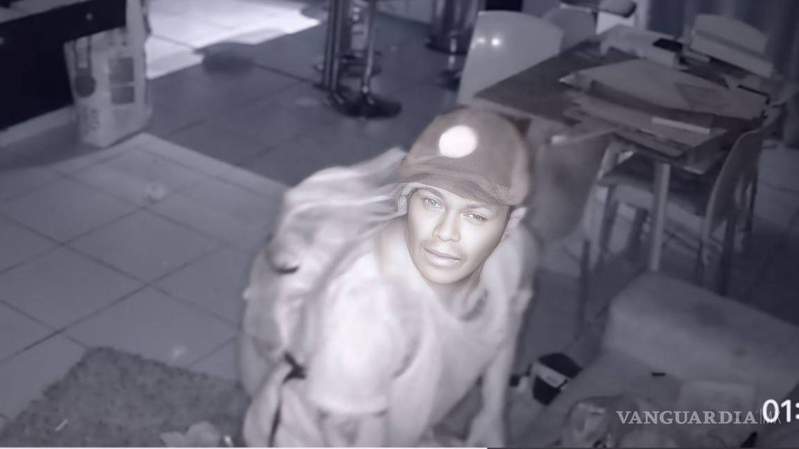 $!Un acercamiento del rostro del intruso, quien irrumpió este viernes por la noche en la casa.