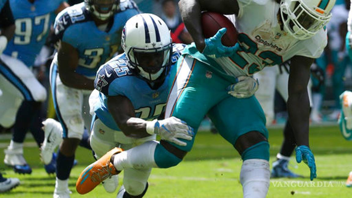 $!Dolphins nadaron a la victoria sobre Tennessee