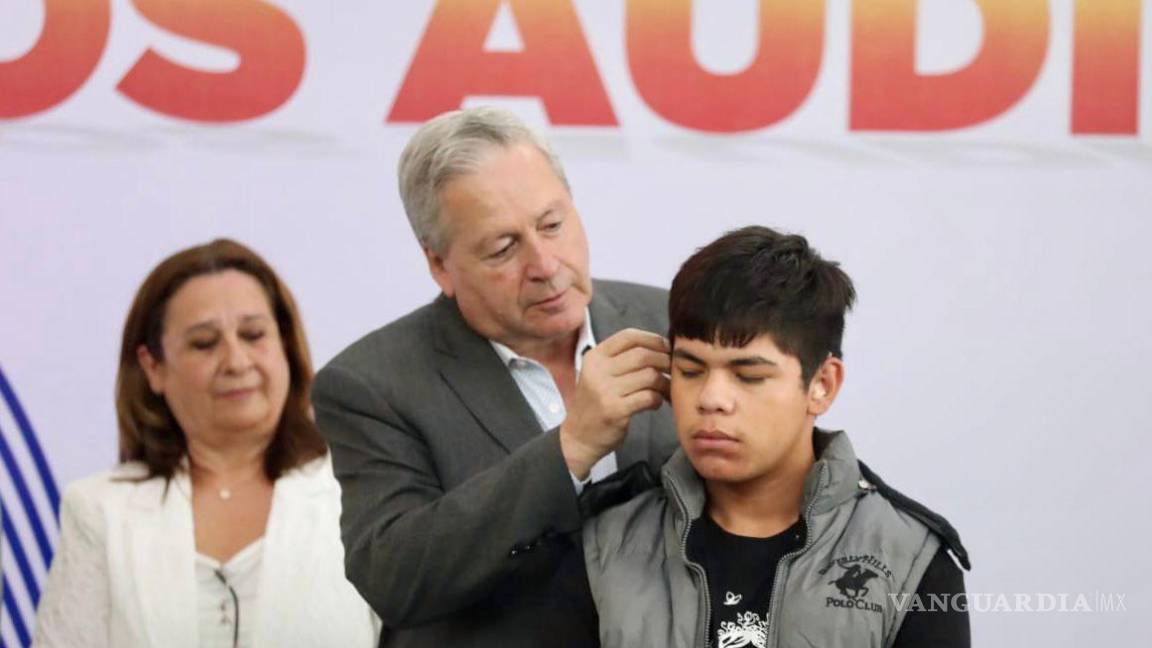 Cambian la vida a 100 personas con aparatos auditivos en Saltillo
