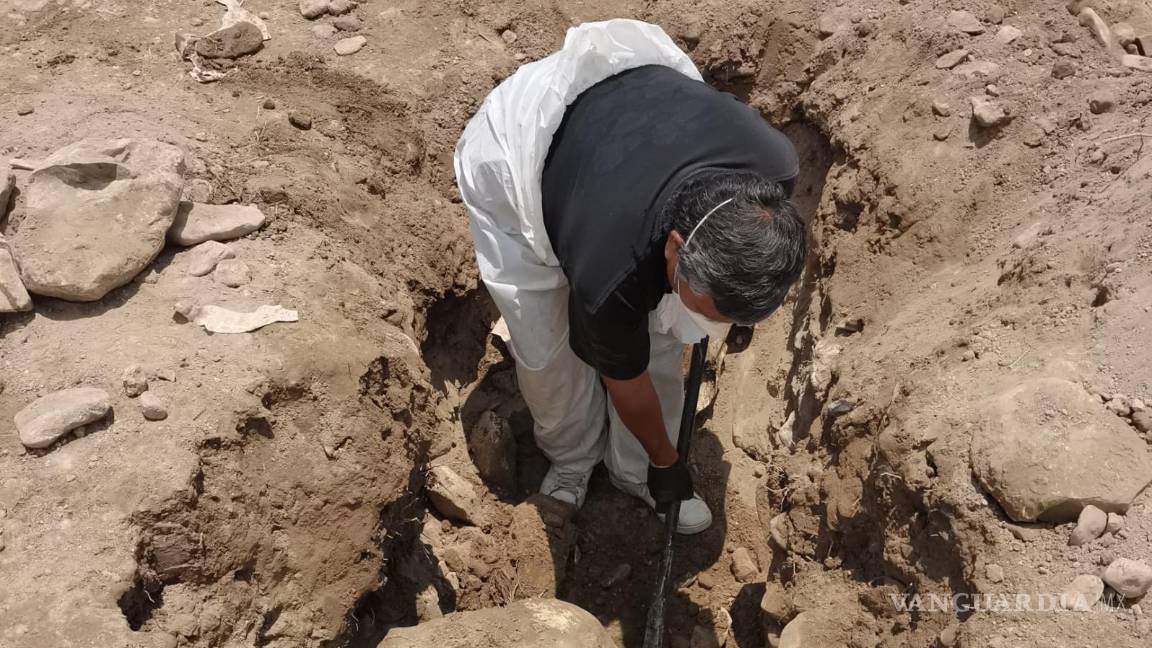 Exhuman cuerpo para trasladarlo a Michoacán