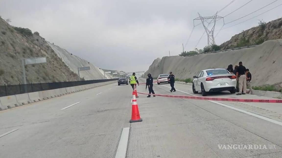 Hallan cuerpo de ‘encobijado’ abandonado en la autopista Monterrey-Saltillo