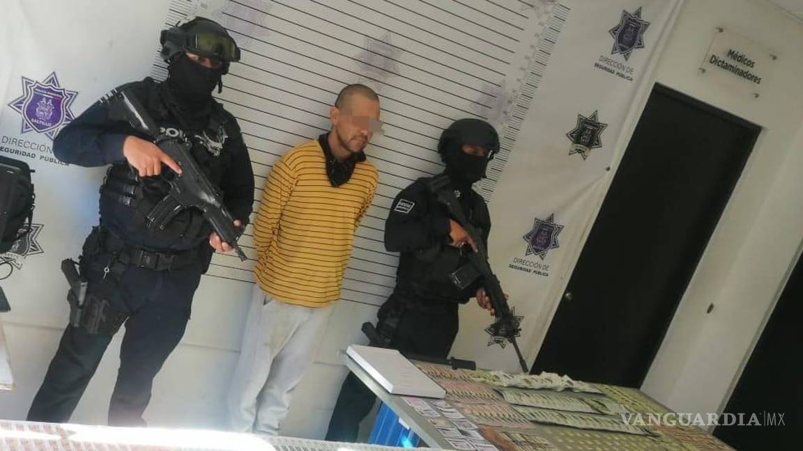 $!Los detenidos portaban gran cantidad de billetes falsos.