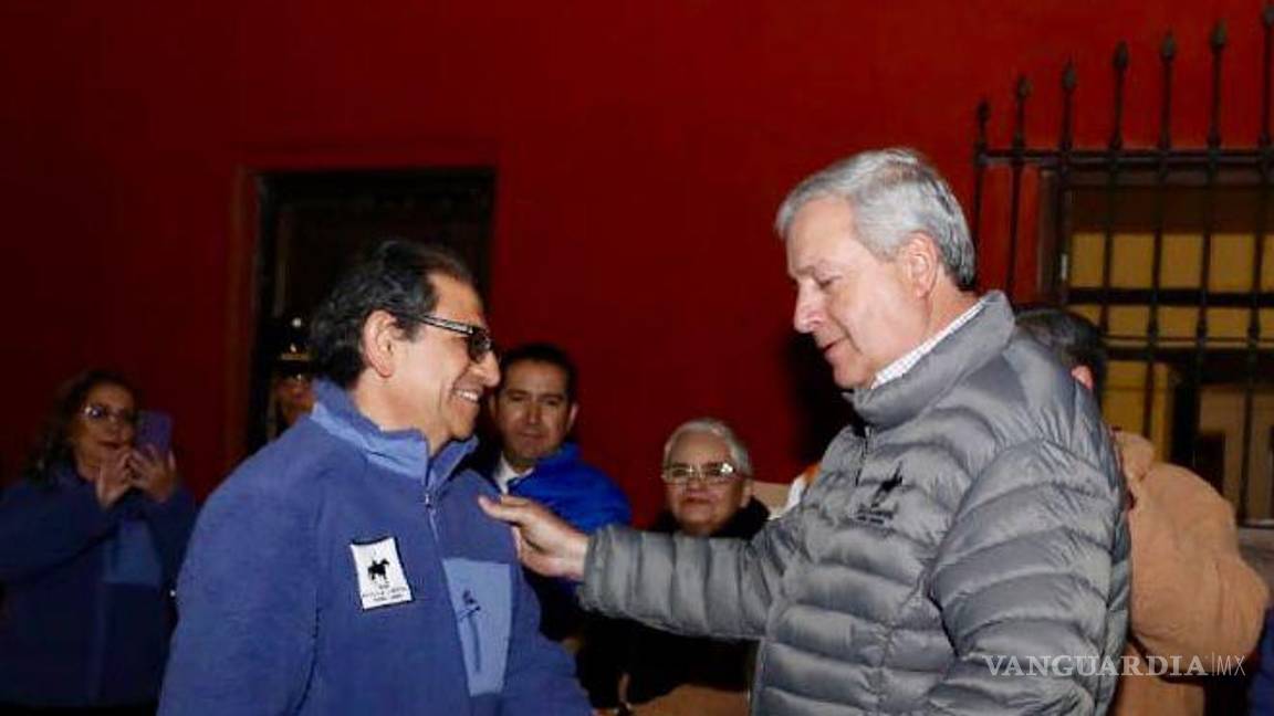 $!El alcalde José María Fraustro Siller recibió un reconocimiento por su constante apoyo al Museo de la Batalla de la Angostura, consolidando la preservación de la historia de Saltillo.
