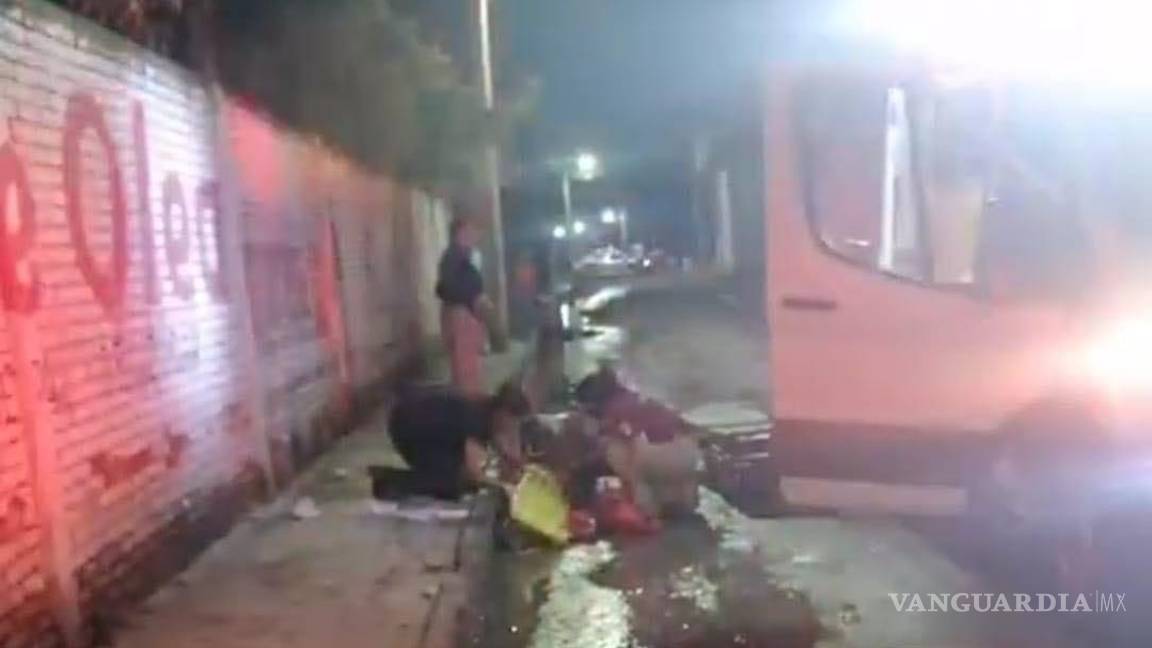 $!El impacto del vehículo le causó fracturas en ambas piernas, brazos, costillas y en la cabeza, además de que también llevaba golpes