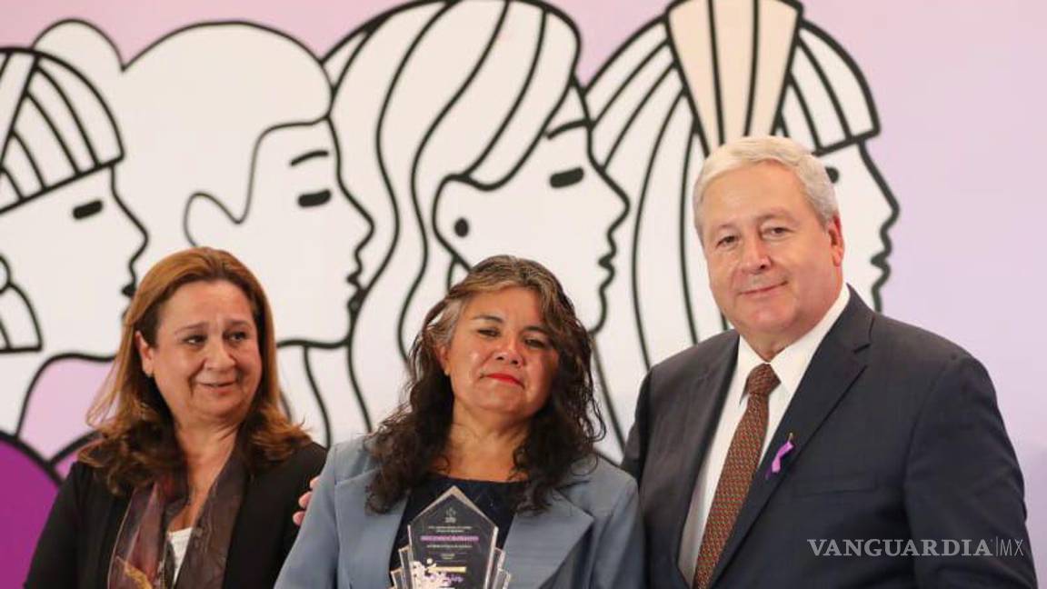 $!Por primera vez se instituyó dentro del Premio Municipal de la Mujer la categoría Rural, en la que se reconoció a Silvia Bustos de la Rosa.