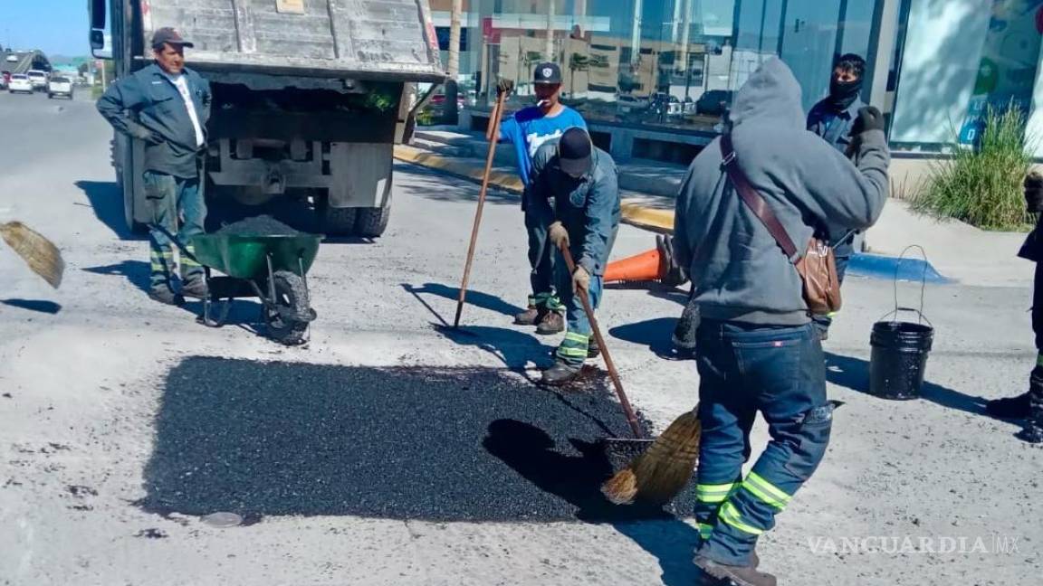 Cuadrillas de bacheo intensifican labores tras lluvias en Saltillo