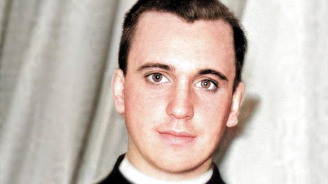 $!El papa Francisco, Jorge Mario Bergoglio, en una fotografía (que ha sido coloreada) tomada cerca de 1959 y que forma parte de su autobiografía.