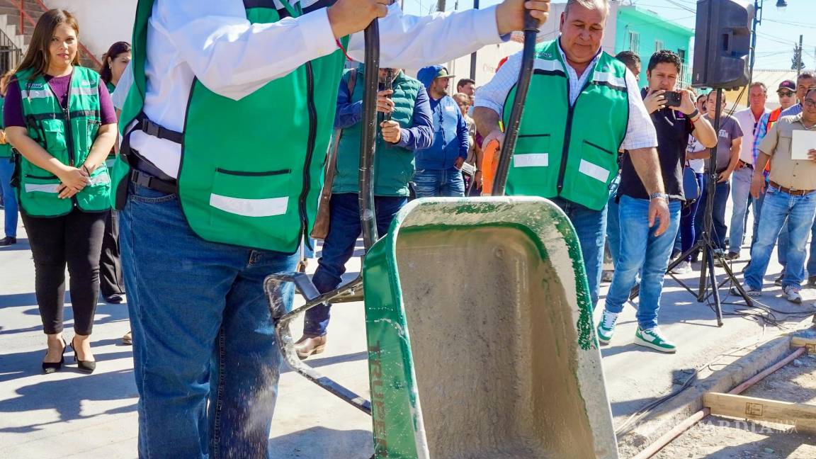 $!Se rehabilitan calles de alta circulación como parte del programa de recarpeteo impulsado por la actual administración.