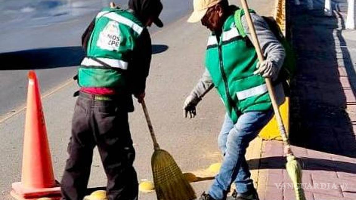 $!Los trabajadores contribuyen al mejoramiento del entorno urbano y rural.