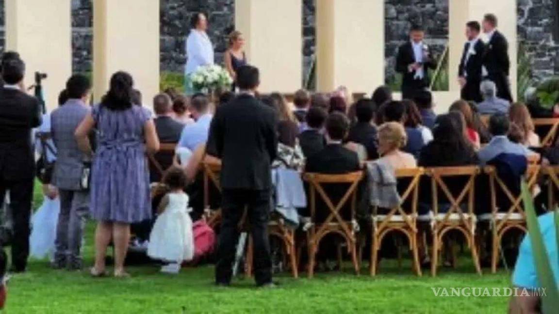 Celebran primer matrimonio poliamoroso en Aguascalientes; se casan tres hombres