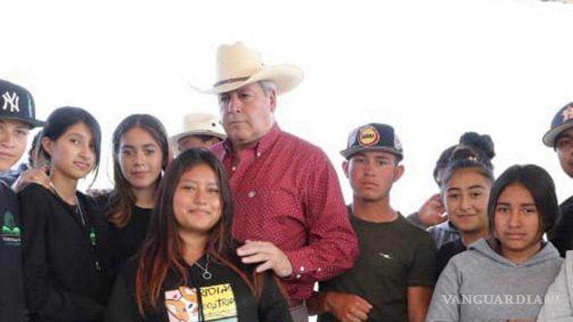 $!Estudiantes de diferentes niveles educativos recibieron paquetes de útiles escolares y material educativo en una muestra de apoyo a la educación en la comunidad.