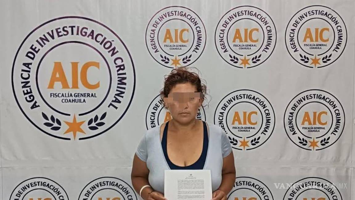 $!Una mujer fue detenida también durante el operativo de seguridad.