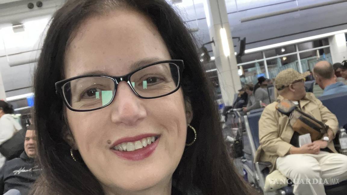 $!Mabel Junco en el aeropuerto de Jacksonville, en Florida Junco es uno de los 125,000 cubanos que llegaron al sur de Florida en un barco en 1980.