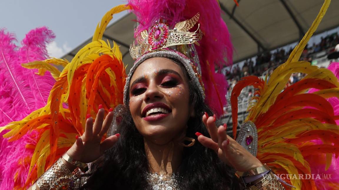$!Una artista posa antes del Gran Premio de Fórmula Uno de Ciudad de México en el Autódromo Hermanos Rodríguez en Ciudad de México (México).