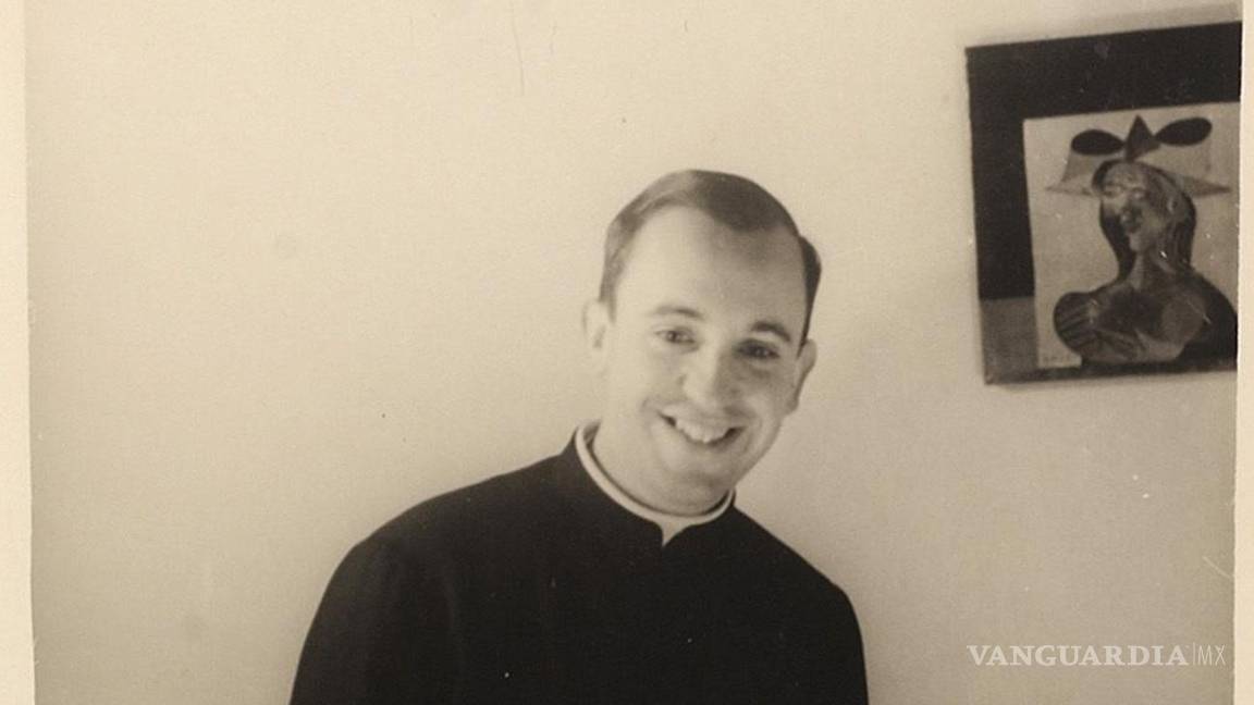 $!Fotografía de 1966 difundida por la Escuela El Salvador, el seminarista argentino Jorge Mario Bergoglio en Buenos Aires, Argentina.