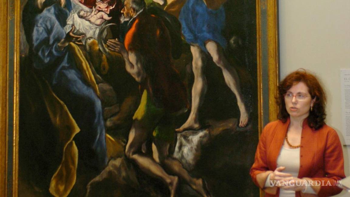 $!La adoración de los pastores de El Greco. Museo del Prado. Fotografía fechada en 2006 con la entonces conservadora del Museo del Prado, Leticia Ruiz.