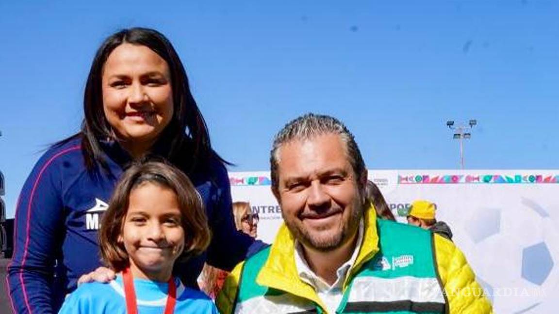 $!Jóvenes deportistas agradecen el apoyo recibido por parte de las autoridades municipales y estatales para el impulso del deporte local.